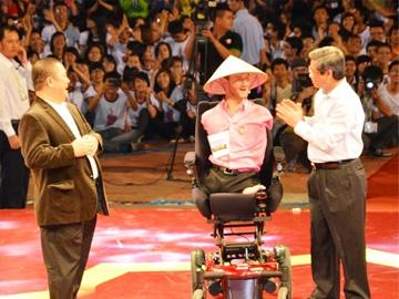 “Anh” Nick khuyên bạn trẻ giữ gìn trước hôn nhân