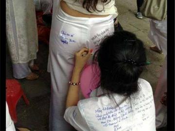 Phản cảm nữ sinh ký lên... mông của bạn