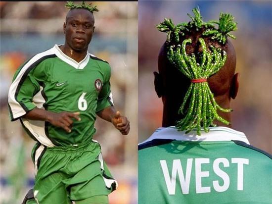 Mái tóc đặc biệt của Taribo West khi bắt đầu khởi nghiệp, khoác áo ĐT Nigeria và chuyển tới thi đấu cho Derby Country.