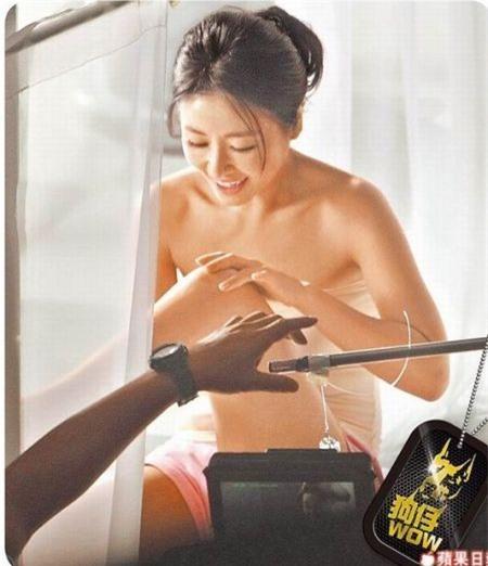 Lâm Tâm Như đã lấy lại làn da trắng mượt mà sau thời gian đen sì vì đi biển về. Cô nàng đang là người mẫu quảng cáo cho một thương hiệu sữa tắm.
