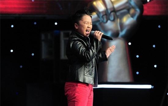 The Voice Kids tập 1: Bé gái 9 tuổi khiến HLV Thanh Bùi 