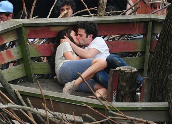 Katie vào vai một nhà thơ trong khi Luke đóng một rapper. Cả hai đều mắc chứng hưng - trầm cảm và phải đi điều trị.