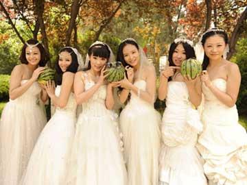 Nữ sinh hóa cô dâu xinh đẹp trong ngày tốt nghiệp