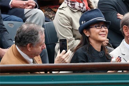 Jean Todt chụp ảnh cho bạn gái.