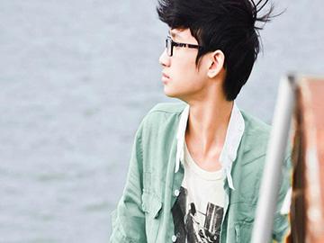 Nam sinh lớp 12 chuyển giới: Cát-xê không đủ tiền son phấn