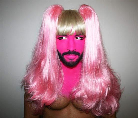 Những bức ảnh giả gái gây sốc của nam vũ công 4