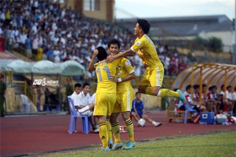 Công Vinh: Từ ngộ độc đến kỳ tích giải hạn