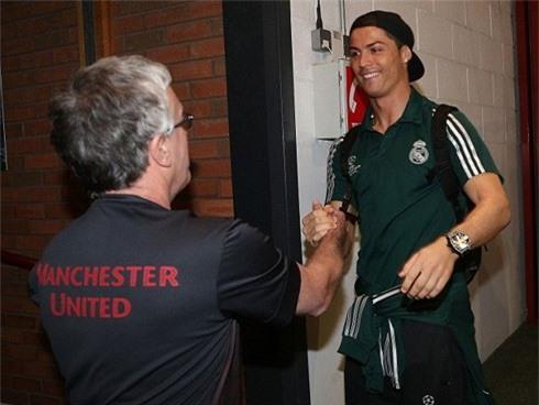 Ronaldo-Manutd-1372891835_500x0.jpg