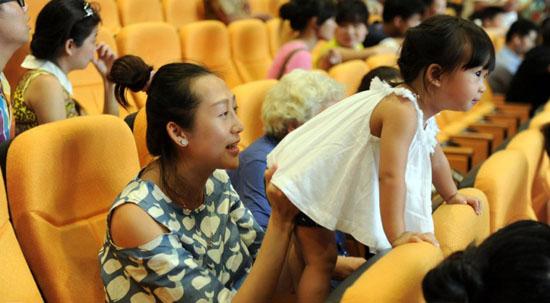 Gia đình Trần Hạo Dân làm náo loạn trường quay - Triệu Vy và nghi án bầu bí-2