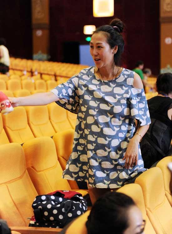 Gia đình Trần Hạo Dân làm náo loạn trường quay - Triệu Vy và nghi án bầu bí-5