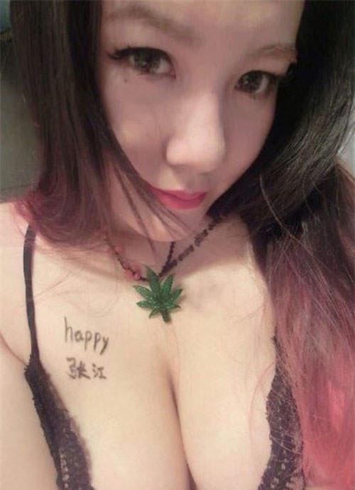 Phát sốt với cuộc thi ngực đẹp trên mạng Trung Quốc 3