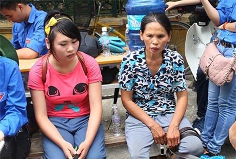 Hai mẹ con cả đời chưa xuống núi