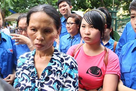 Hai mẹ con cả đời chưa xuống núi