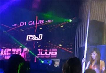 Một màn múa cột trong bar D1 ở Bình Dương. Ảnh: DĐ