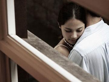 Khi đức ông chồng tuyệt vời ngoại tình chốn công sở