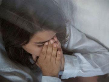 Chồng mua dụng cụ tự sướng về cho vợ “thỏa mãn”