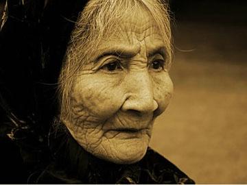 Đừng bỏ quên đôi mắt cha mẹ mùa Vu Lan.