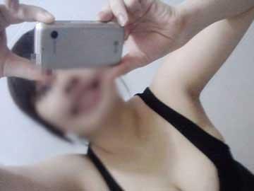 Shock với ảnh nude của nữ sinh đang mang bầu