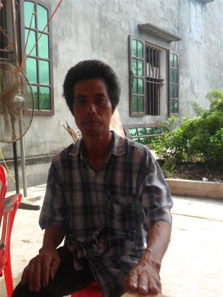 Ông Nguyễn Văn Mừng (ông chú của cháu Quỳnh) đau đớn khi kể lại sự việc