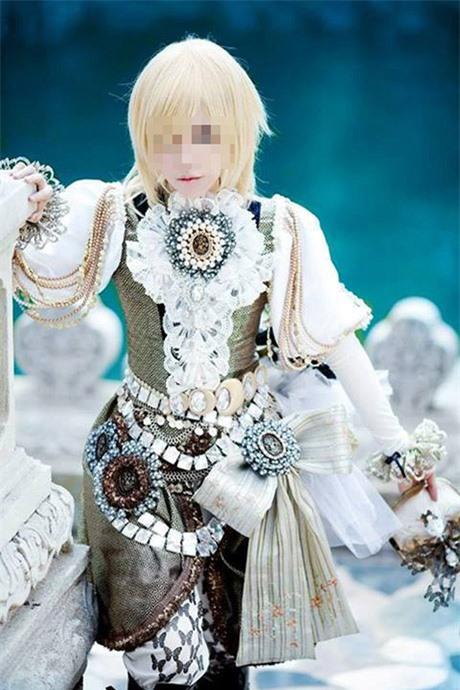 Dân chơi cosplay - “Cắn răng” với bộ đồ giá “khủng”