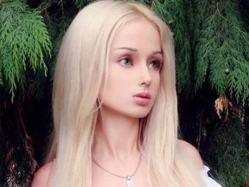 Những cô nàng gây sốt vì quá giống búp bê Barbie