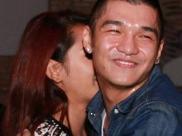 Cường Seven ôm chặt Chi Pu như thời còn yêu nhau