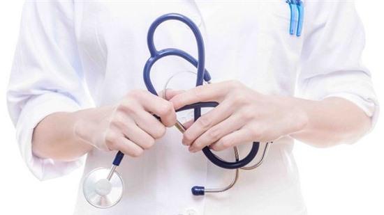 Bác sĩ sản khoa bị kiện vì lỡ tay khâu 