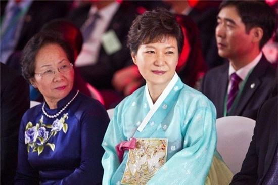Tổng thống Hàn Quốc "trình diễn" thời trang tại Hà Nội 3
