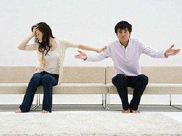 Tôi bị bố chồng tát và đuổi ra khỏi nhà