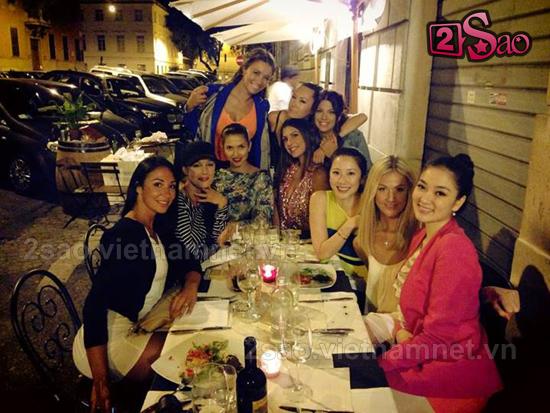 Nguyễn Thị Huyền lặng lẽ sang Ý hội ngộ thí sinh Miss World 2004-5