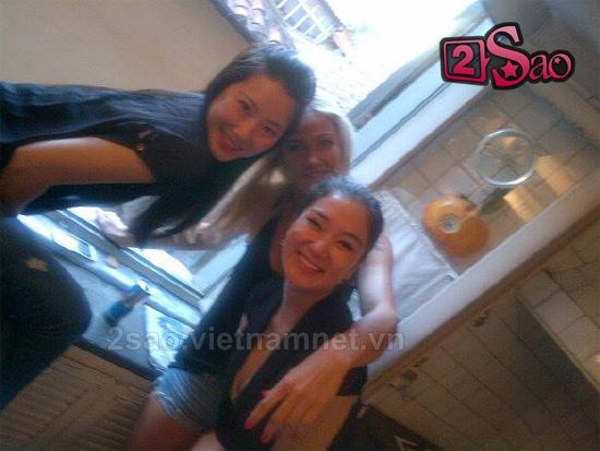 Nguyễn Thị Huyền lặng lẽ sang Ý hội ngộ thí sinh Miss World 2004-10