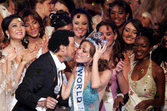 Nguyễn Thị Huyền lặng lẽ sang Ý hội ngộ thí sinh Miss World 2004-2