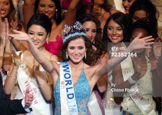 Nguyễn Thị Huyền lặng lẽ sang Ý hội ngộ thí sinh Miss World 2004-3