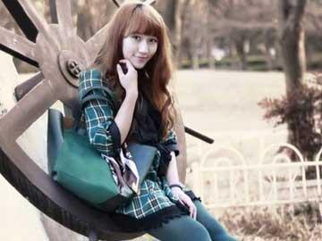 Cô chị của cặp 9X sinh đôi xinh đẹp là Á hậu người Việt