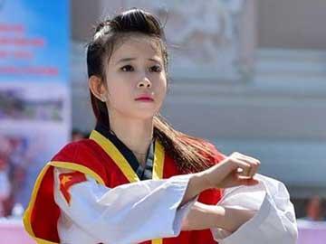 Cận cảnh “hoa khôi làng võ” Tuyết Vân gây sốt mạng