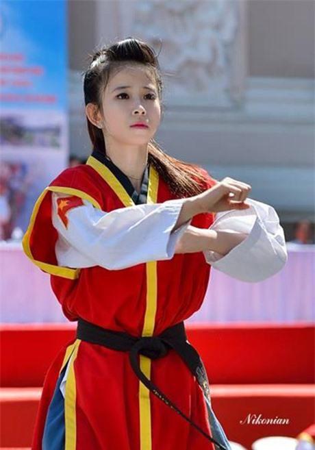 Hình ảnh Châu Tuyết Vân khiến dân mạng phát sốt