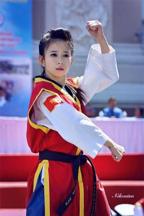 Những hình ảnh của Châu Tuyết Vân khiến dân mạng chao đảo