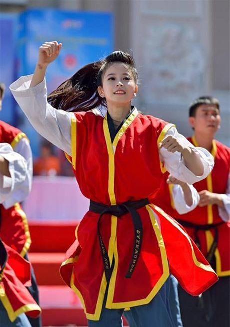 Những hình ảnh của Châu Tuyết Vân khiến dân mạng chao đảo