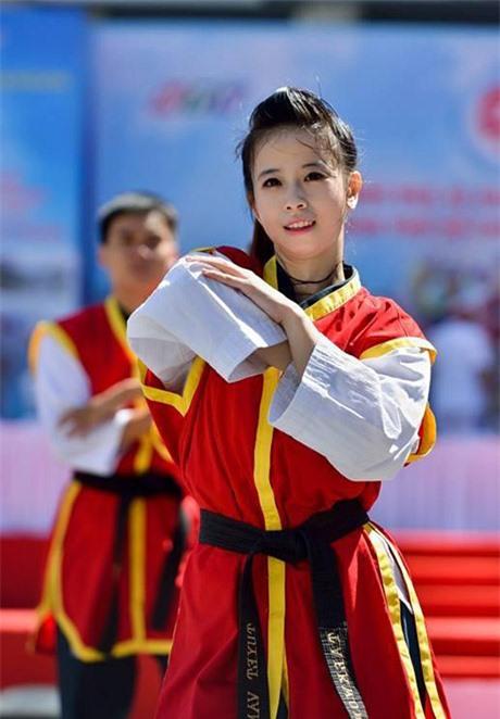 Những hình ảnh của Châu Tuyết Vân khiến dân mạng chao đảo