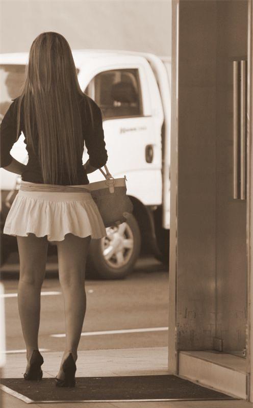 Nữ sinh 17 tuổi bán thân lấy tiền ăn chơi 1