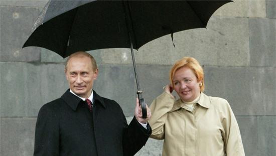 Tổng thống Putin và vợ cũ thời còn mặn nồng.