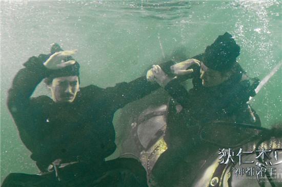 Hậu trường cảnh chiến đấu dưới nước của phim 'bom tấn'