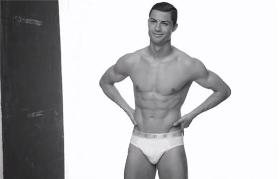 Ronaldo mặc quần lót khoe cơ bắp cuồn cuộn trong quảng cáo mới 3