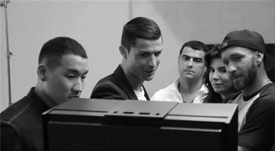 Ronaldo mặc quần lót khoe cơ bắp cuồn cuộn trong quảng cáo mới 5