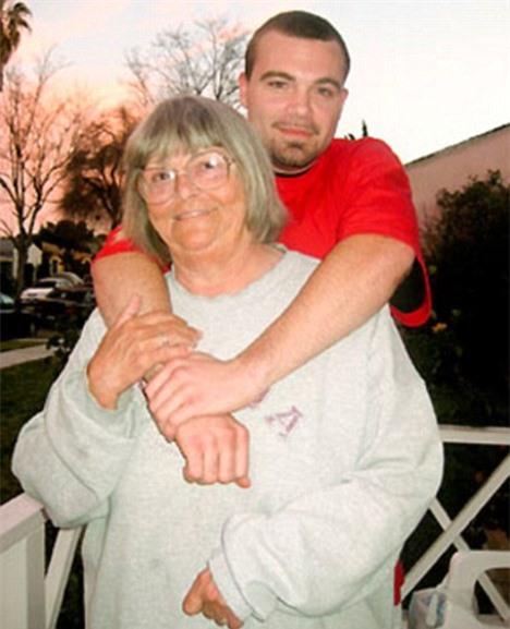 Lạ nhất tuần qua: Bà ngoại làm 