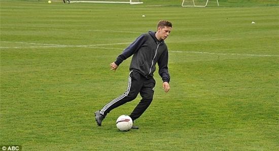 Con trai Beckham ra mắt đầy thất vọng ở đội bóng mới 5