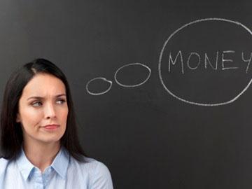 Ấm ức vay tiền mẹ đẻ nộp cho mẹ chồng