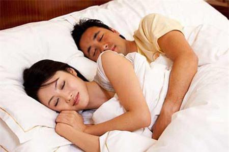 Ở chung với tôi, bạn vẫn dẫn trai về ngủ cùng - 2