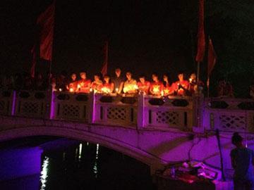 103 bạn trẻ thắp nến tri ân Đại tướng Võ Nguyên Giáp