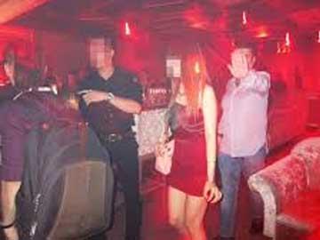 Sống kiểu 'báo nhà' của cậu ấm cô chiêu